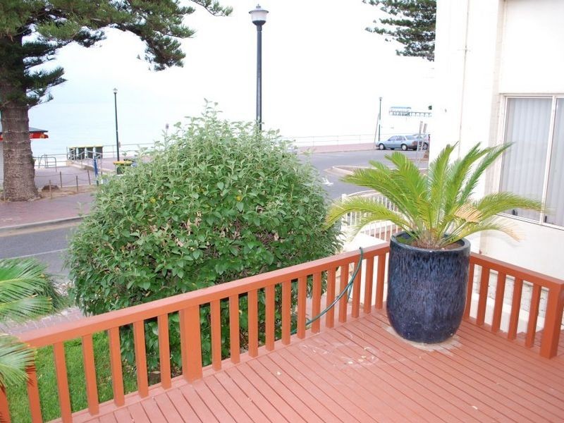 215 Esplanade, Henley Beach SA 5022