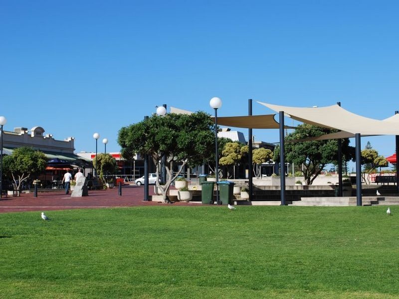 215 Esplanade, Henley Beach SA 5022