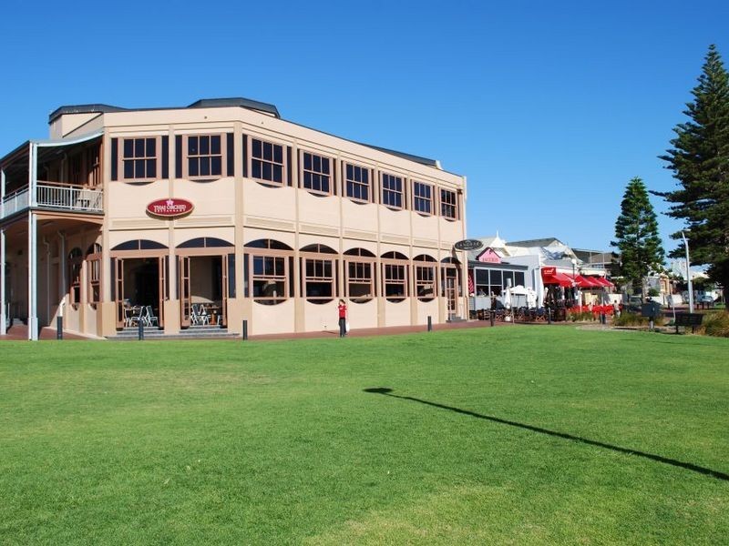 215 Esplanade, Henley Beach SA 5022