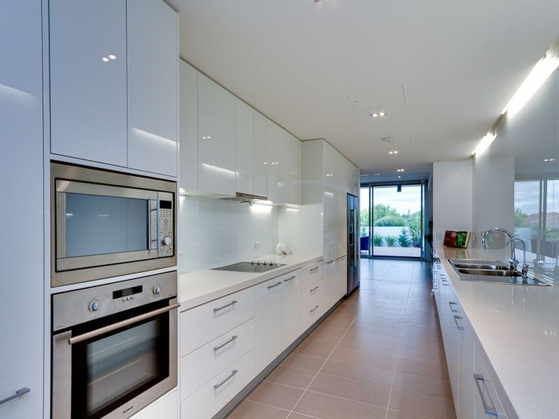 17 North Esplanade, Glenelg North SA 5045