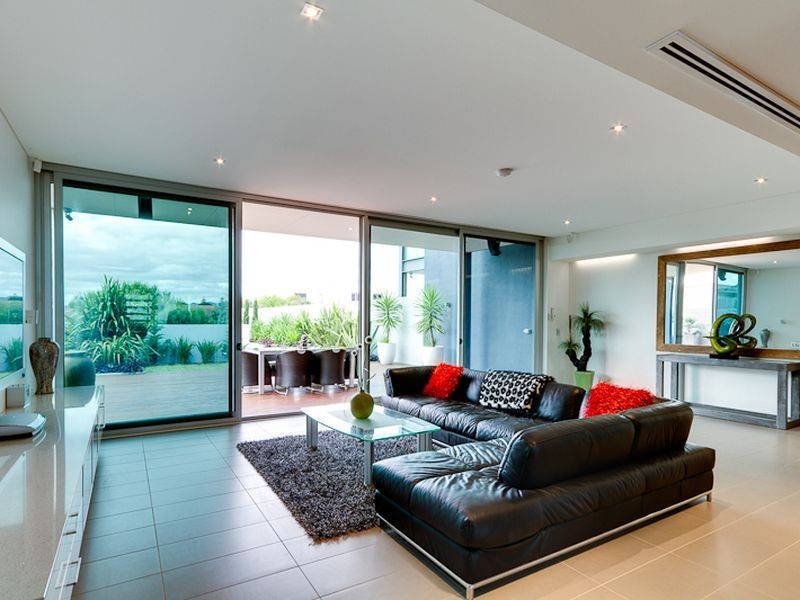 17 North Esplanade, Glenelg North SA 5045