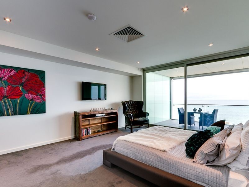 17 North Esplanade, Glenelg North SA 5045