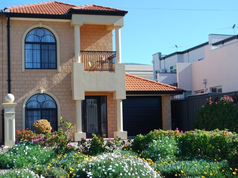 87 Military Road, Tennyson SA 5022