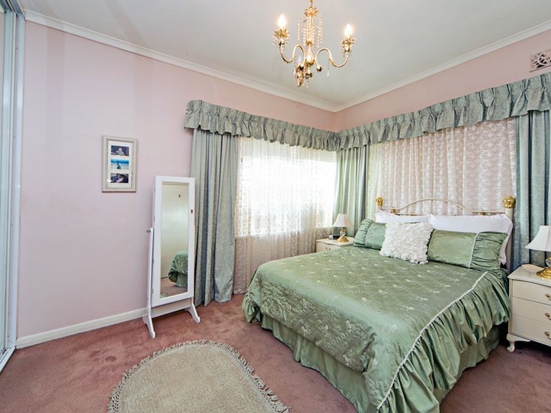 18 Hazel Terrace, Henley Beach South SA 5022