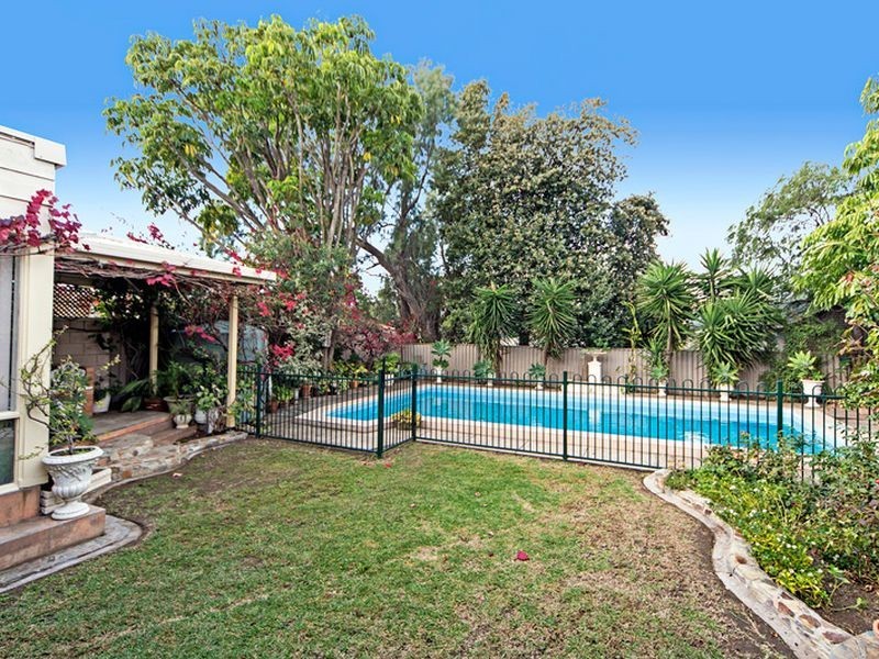 18 Hazel Terrace, Henley Beach South SA 5022