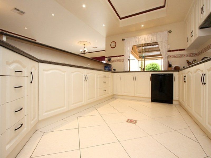 13 Creedon Close, Evanston Park SA 5116