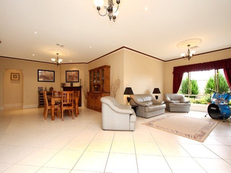 13 Creedon Close, Evanston Park SA 5116