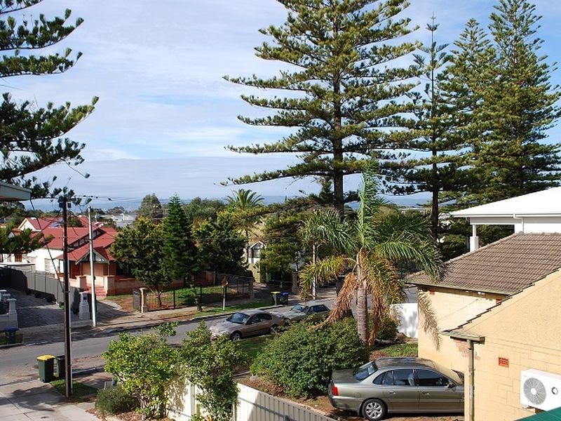 2/195 Military Road, Henley Beach South SA 5022