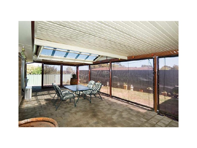 32 Candover Crescent, Huntfield Heights SA 5163