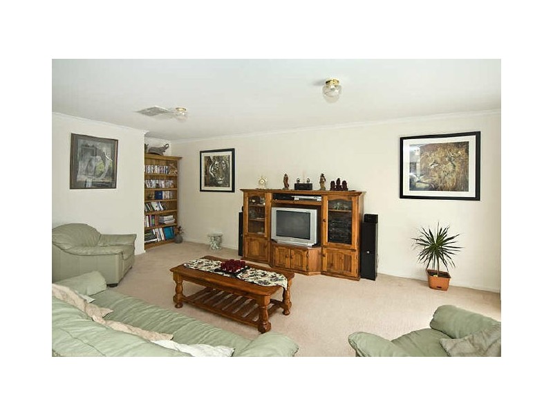 32 Candover Crescent, Huntfield Heights SA 5163