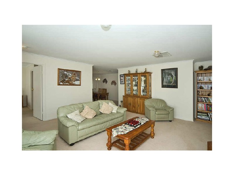 32 Candover Crescent, Huntfield Heights SA 5163