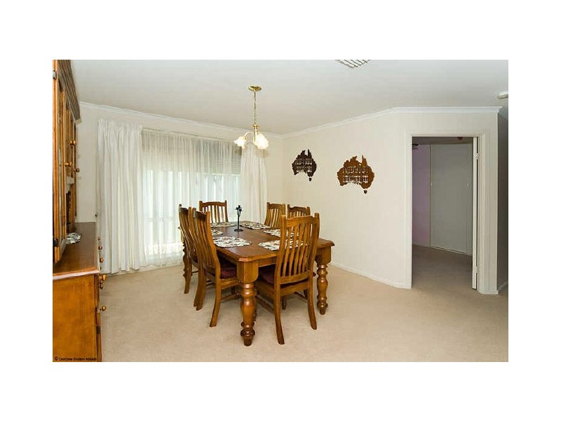 32 Candover Crescent, Huntfield Heights SA 5163