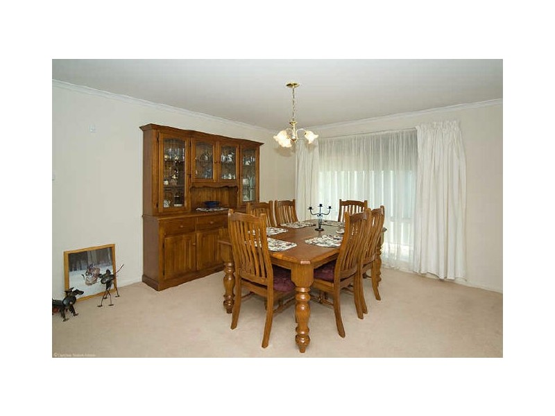 32 Candover Crescent, Huntfield Heights SA 5163