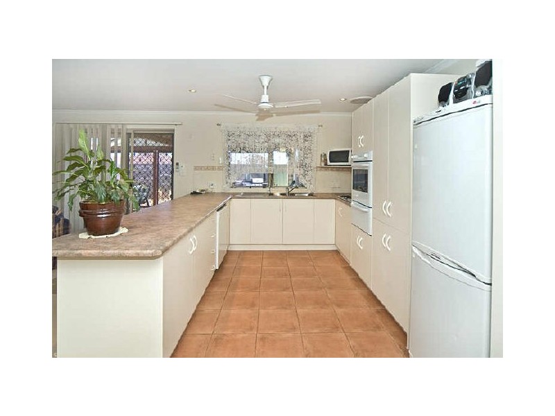 32 Candover Crescent, Huntfield Heights SA 5163