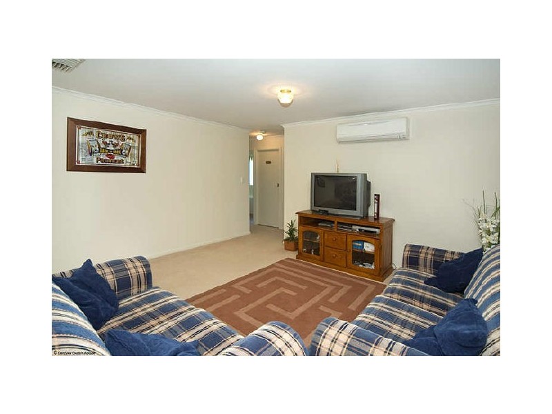 32 Candover Crescent, Huntfield Heights SA 5163