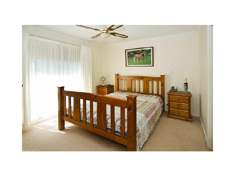 32 Candover Crescent, Huntfield Heights SA 5163