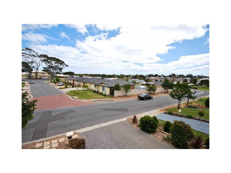 2a Chamberlain Drive, Christie Downs SA 5164