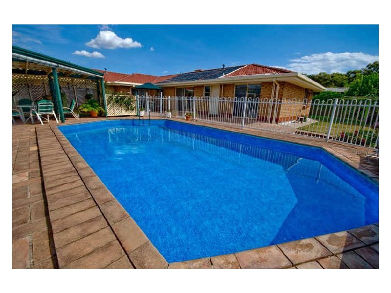 13 Sandalwood Grove, Woodcroft SA 5162