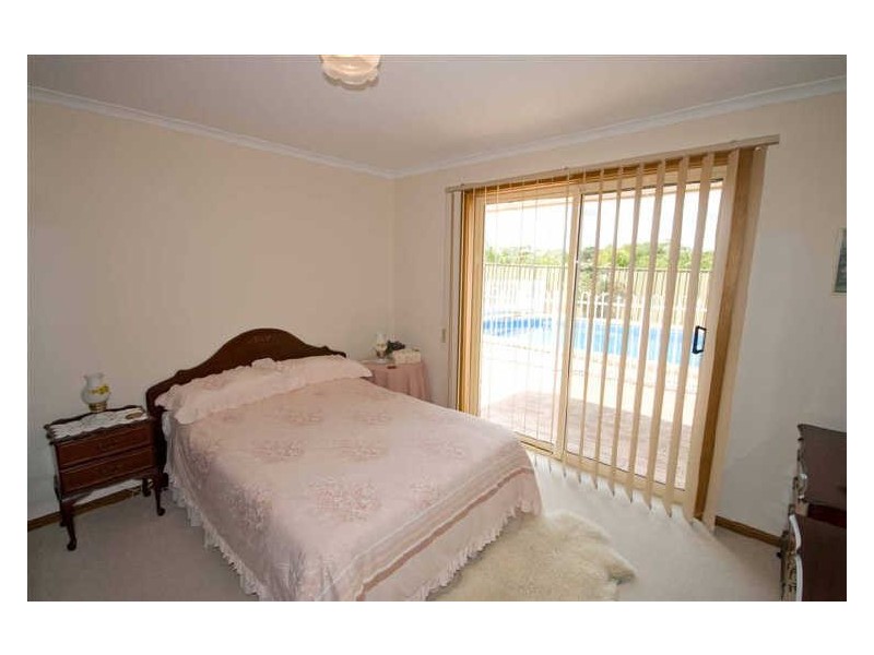 13 Sandalwood Grove, Woodcroft SA 5162