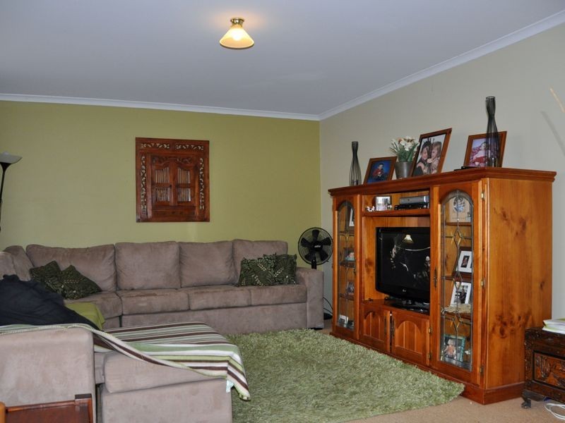7 Oakford Cres, Happy Valley SA 5159