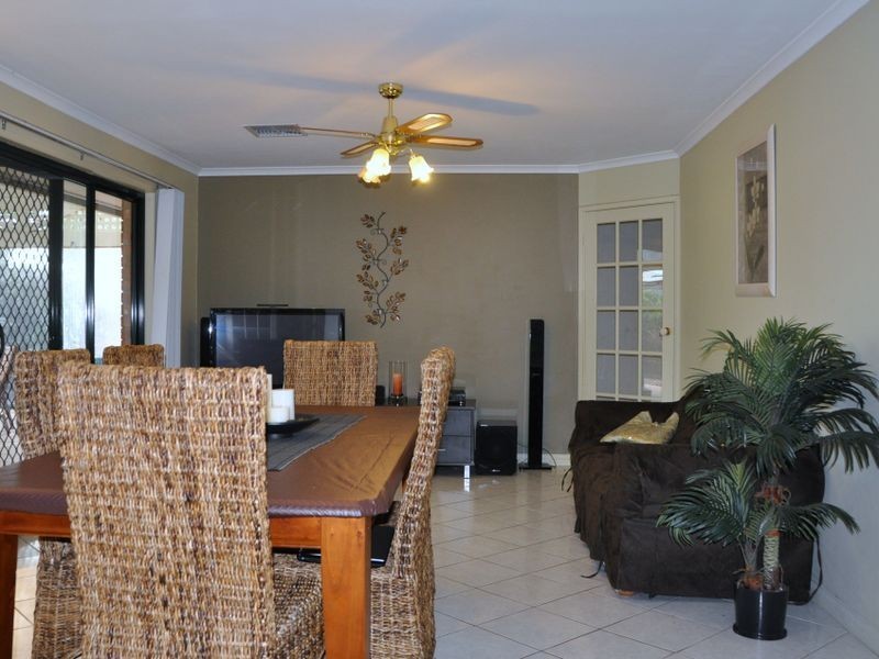 7 Oakford Cres, Happy Valley SA 5159