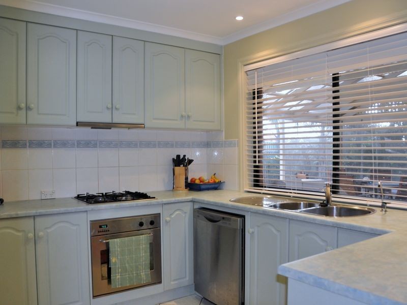 7 Oakford Cres, Happy Valley SA 5159