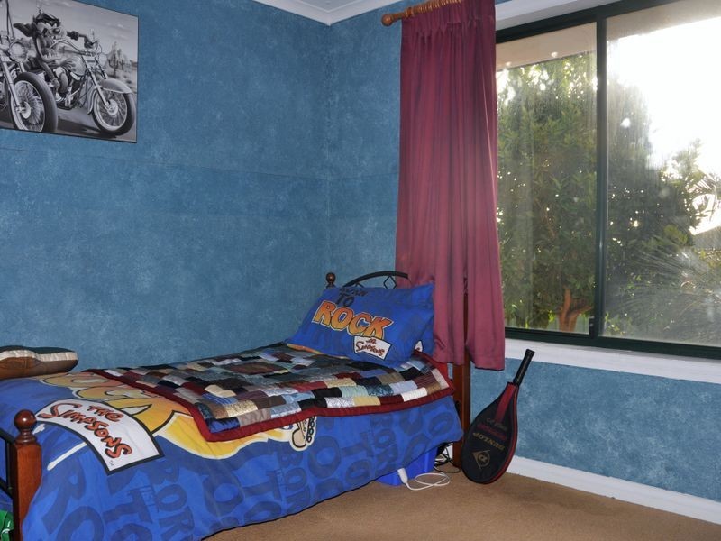 7 Oakford Cres, Happy Valley SA 5159