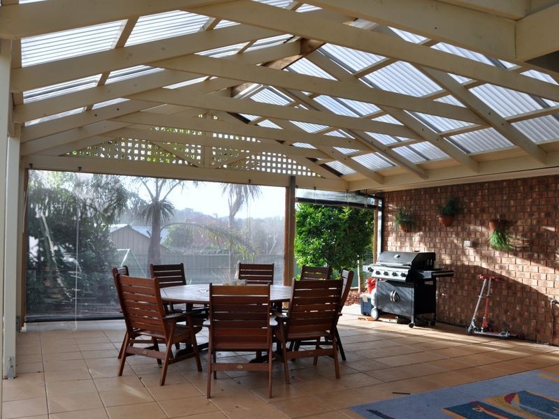 7 Oakford Cres, Happy Valley SA 5159