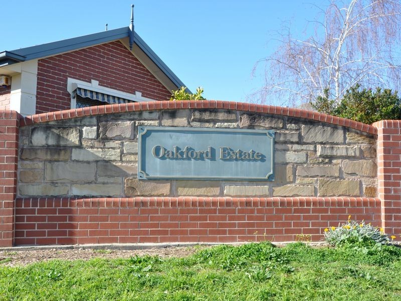 7 Oakford Cres, Happy Valley SA 5159