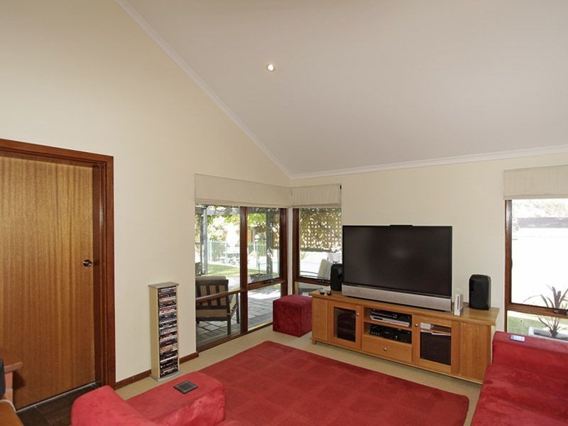 2 Mary Street, Happy Valley SA 5159