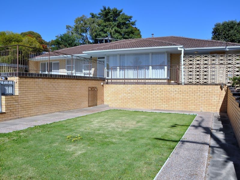 30 McClure Ave, Reynella East SA 5161