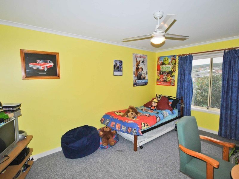 77 Warburton Drive, Woodcroft SA 5162