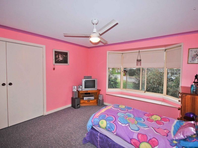 77 Warburton Drive, Woodcroft SA 5162