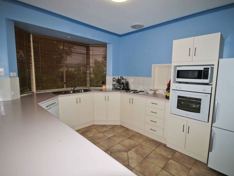 77 Warburton Drive, Woodcroft SA 5162