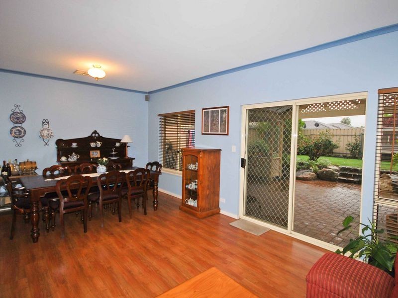 77 Warburton Drive, Woodcroft SA 5162
