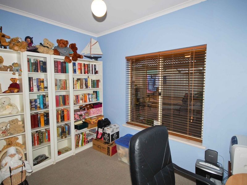 77 Warburton Drive, Woodcroft SA 5162