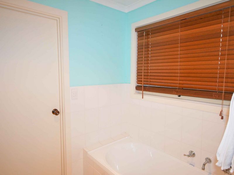 77 Warburton Drive, Woodcroft SA 5162