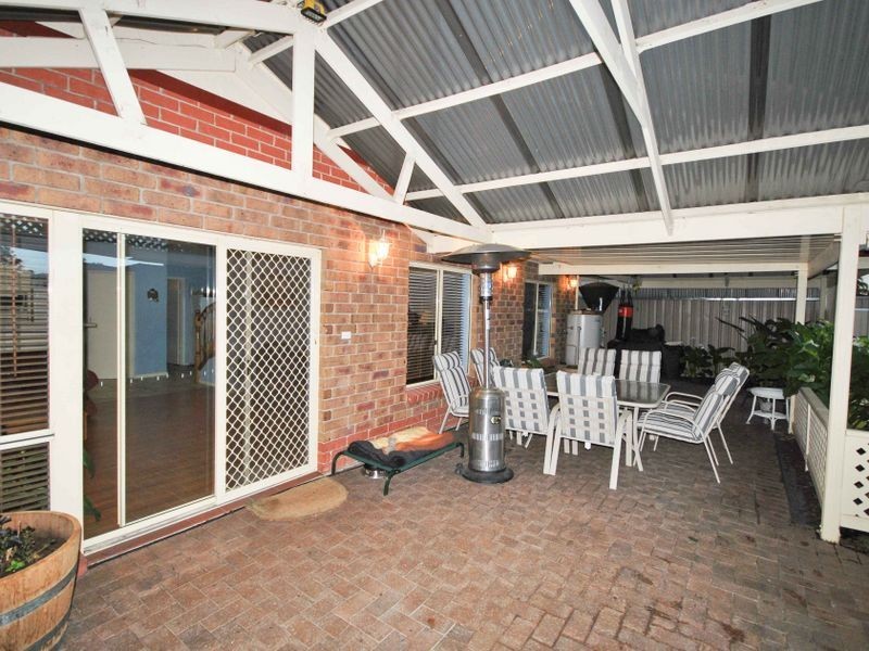 77 Warburton Drive, Woodcroft SA 5162