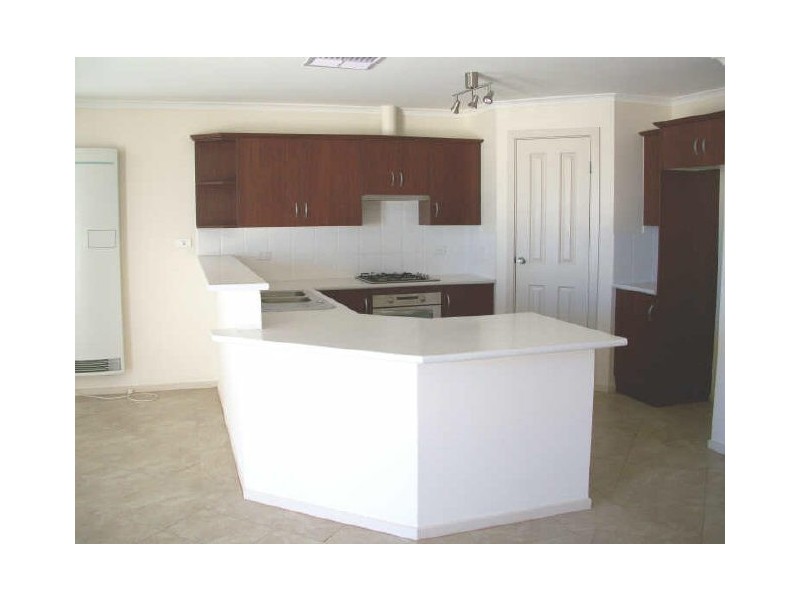 14 Yeltana Ave, Huntfield Heights SA 5163