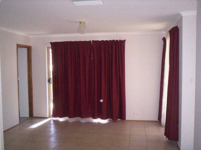 8 Chappel Ave, Morphett Vale SA 5162