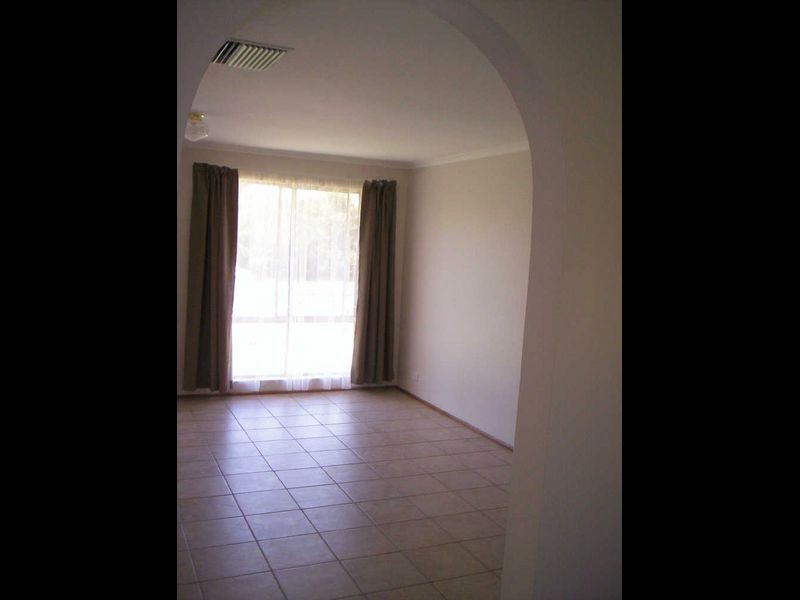 8 Chappel Ave, Morphett Vale SA 5162