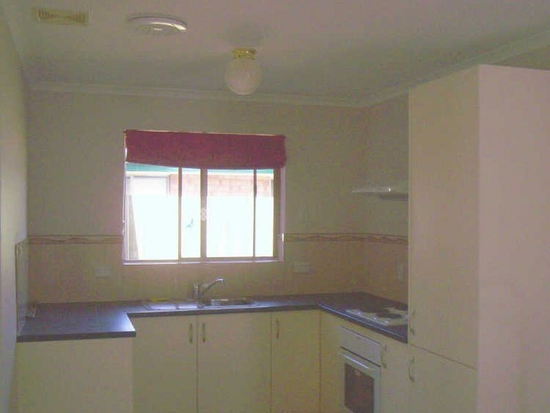 8 Chappel Ave, Morphett Vale SA 5162