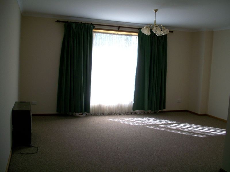 52 Sir James Hardy Way, Woodcroft SA 5162