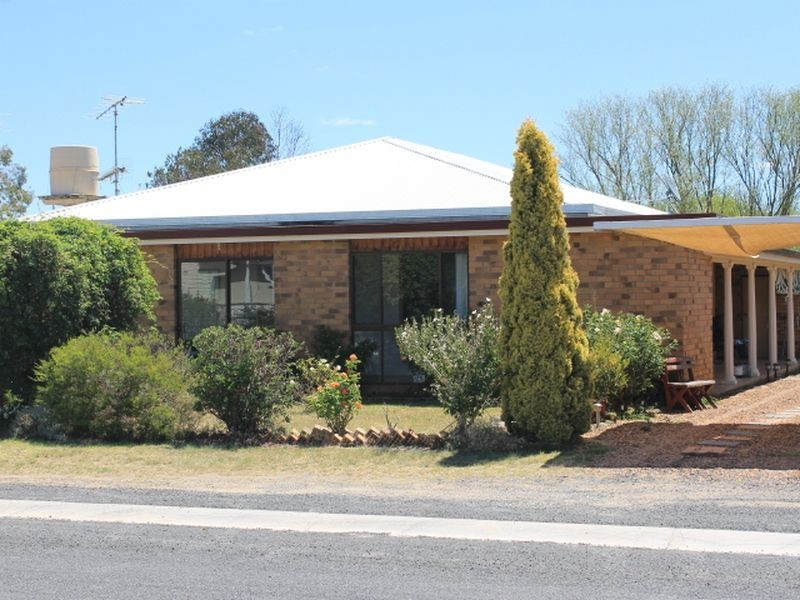 81 Moore Street, Emmaville NSW 2371