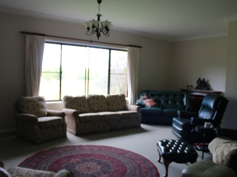 11 Caerleon Road, Glen Innes NSW 2370