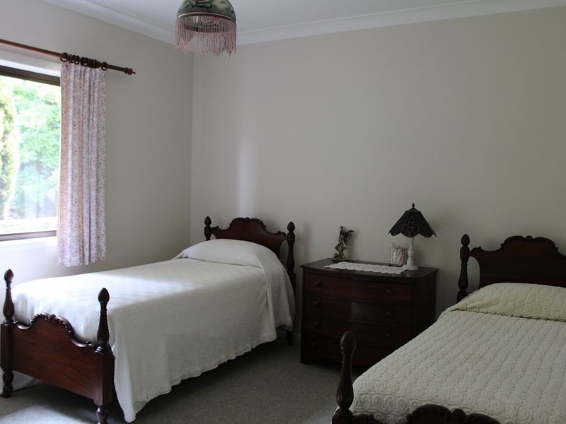 11 Caerleon Road, Glen Innes NSW 2370