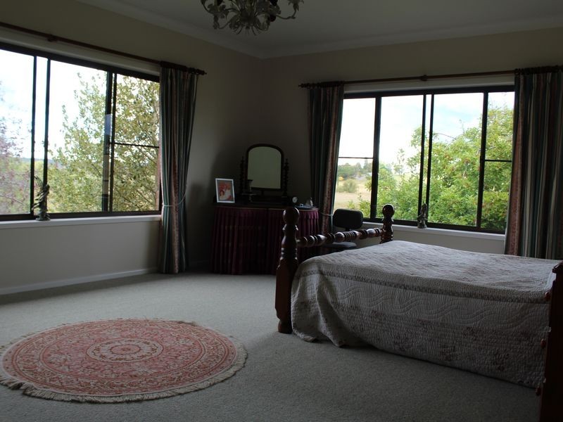 11 Caerleon Road, Glen Innes NSW 2370