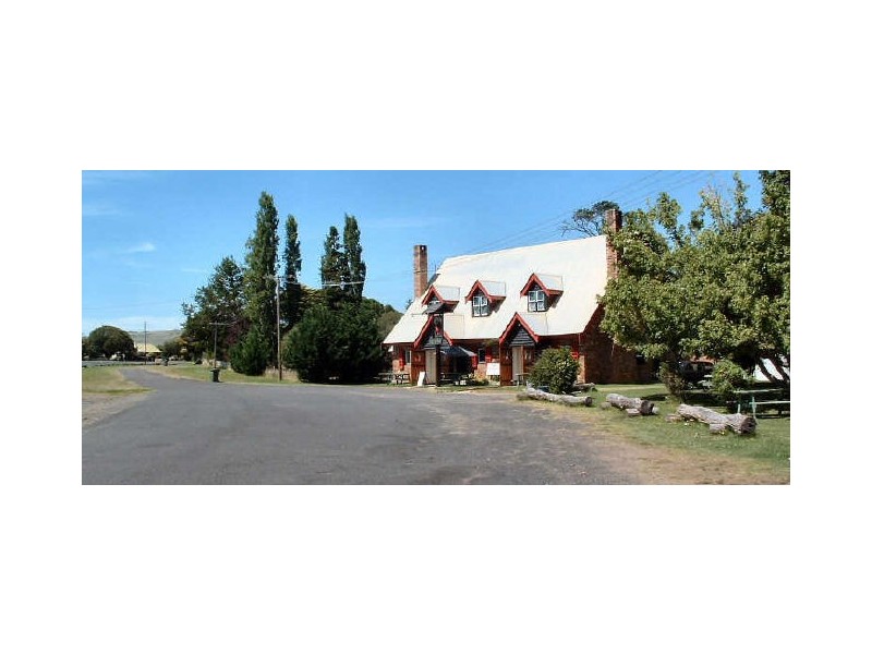 Red Lion Red Lion Tavern  New England Highway, Glencoe NSW 2365