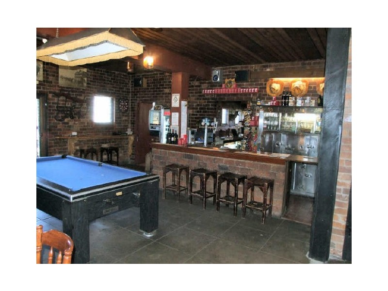 Red Lion Red Lion Tavern  New England Highway, Glencoe NSW 2365