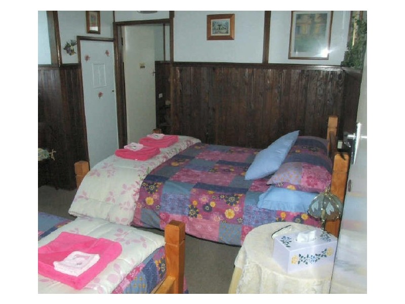 Red Lion Red Lion Tavern  New England Highway, Glencoe NSW 2365